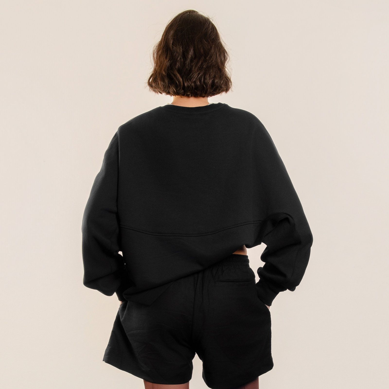 Crewneck Cucuyo Negro Espalda